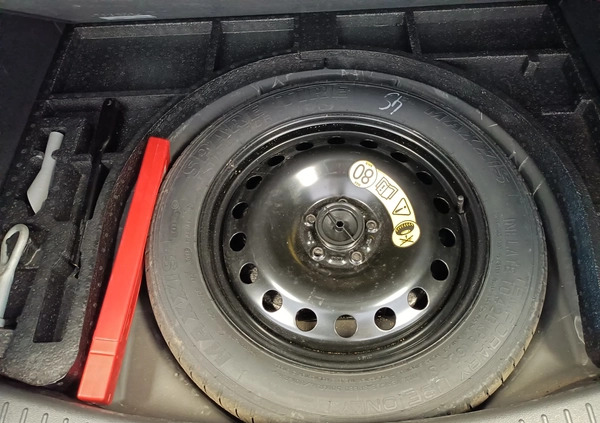 Ford Kuga cena 81900 przebieg: 126908, rok produkcji 2019 z Świdnica małe 562